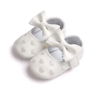 bijele cipelice s mašnicom za bebe