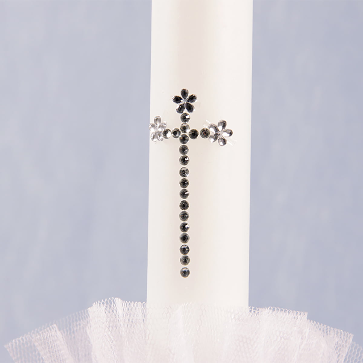 detalj ukras križa na svijeći za krštenje