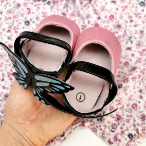 roze cipelice za bebe s leptirićima