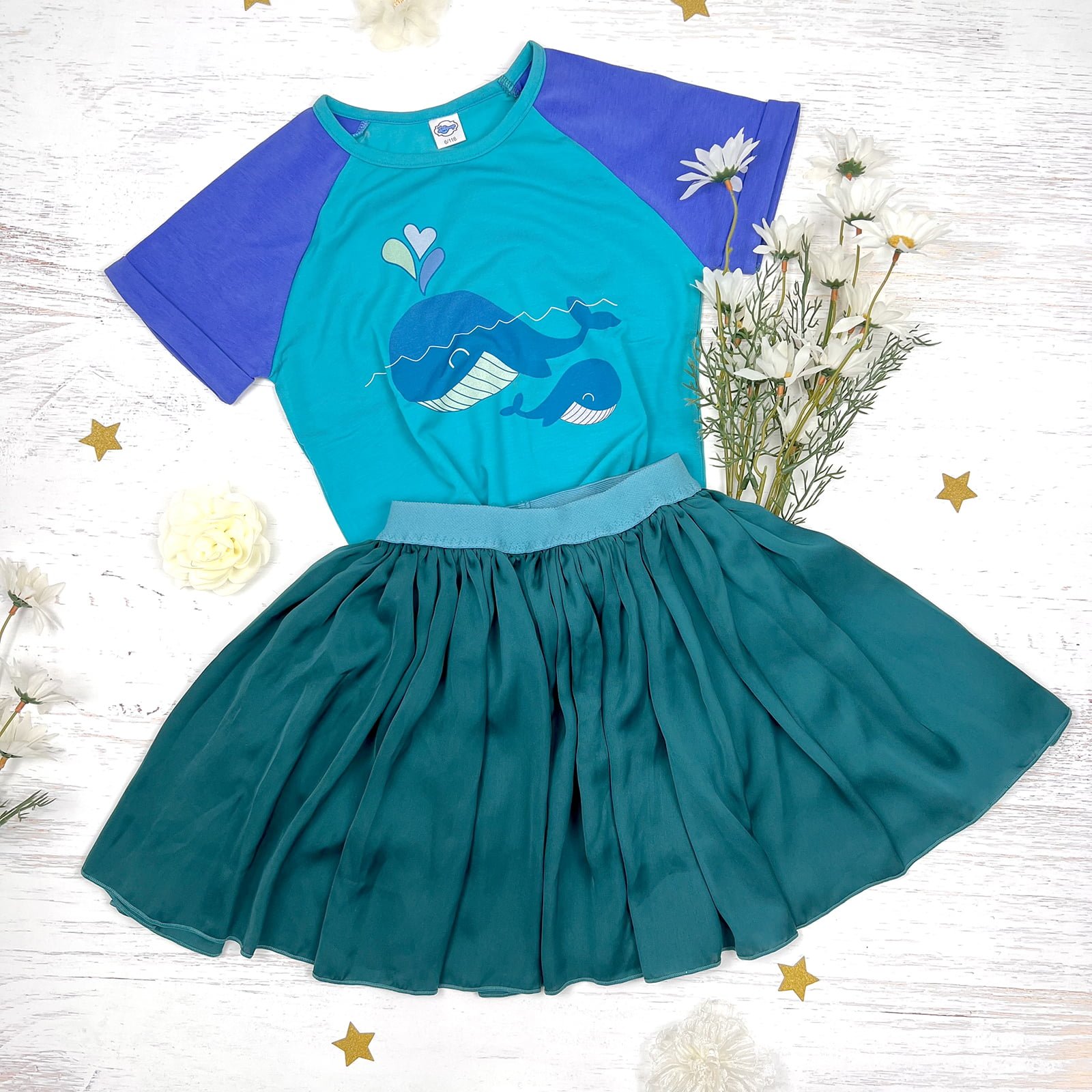 komplet suknje i plave majice za djecu
