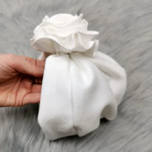 turban bijeli s ružom za djecu