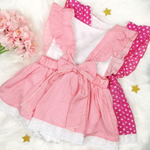 light pink polka bodi haljina s otvorenim leđima