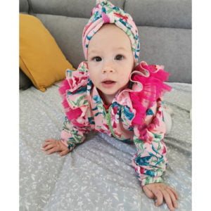 šarena jaknica i turban za bebe