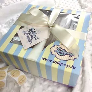 Lijepo poklon pakiranje za darivanje novorođenčadi