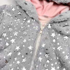 detalj umjetnog krzna twinkle sive jaknice