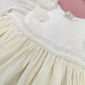 detalj haljine za krštenje vanilla sky