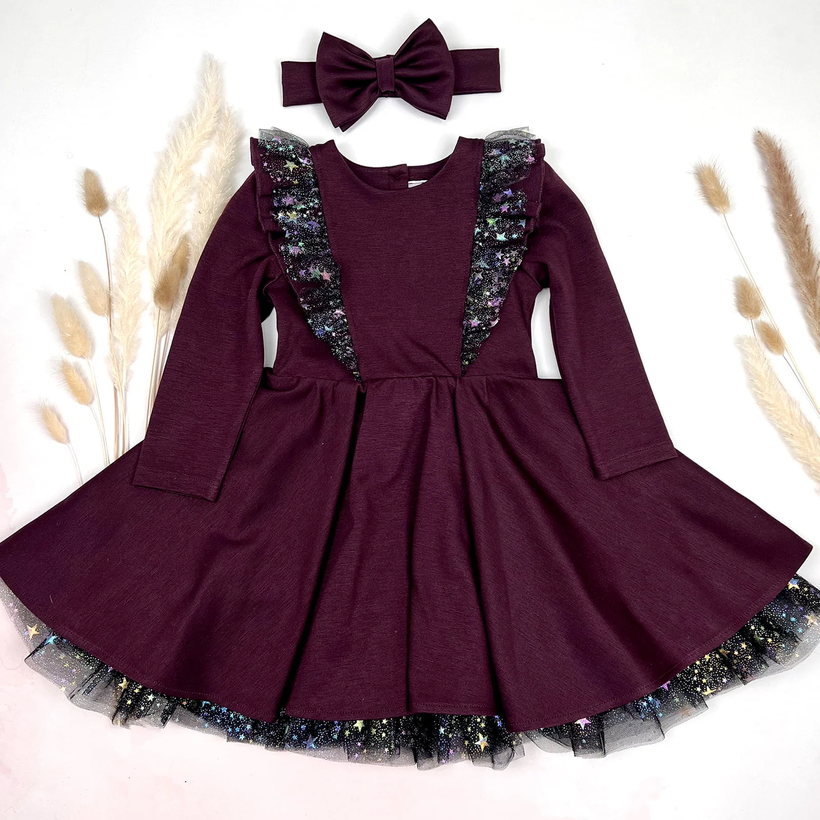 volan haljina tamno ljubičaste boje sa glitter detaljima i matching trakom za kosu